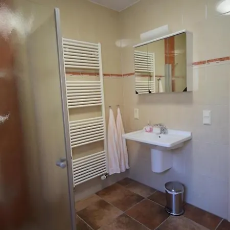 Plum Apartment *