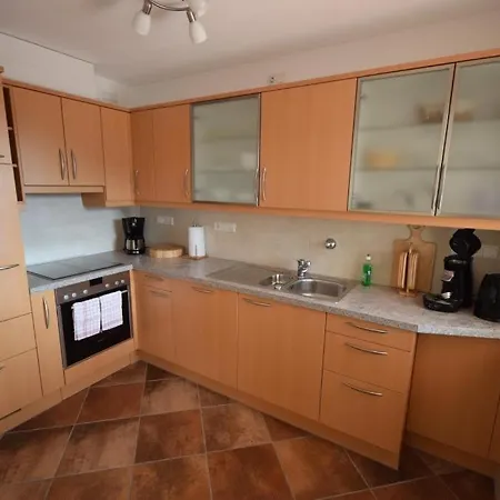 Plum Apartment *